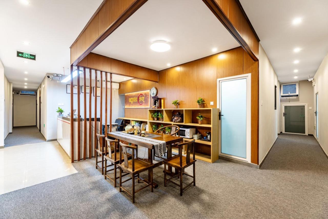 Happy Dragon Hotel -- Nearby Tiananmen Square & Forbidden City & Wangfujing Street & Line 5,6,8 Subway Nearby & Free Coffee & Free Laundry & Fluent English Speaking & Tourist Attractions Ticket Service & Free Wifi Unlimited For Western Software Beijing Bagian luar foto