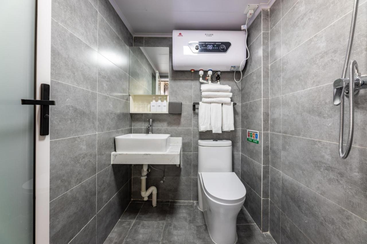 Happy Dragon Hotel -- Nearby Tiananmen Square & Forbidden City & Wangfujing Street & Line 5,6,8 Subway Nearby & Free Coffee & Free Laundry & Fluent English Speaking & Tourist Attractions Ticket Service & Free Wifi Unlimited For Western Software Beijing Bagian luar foto