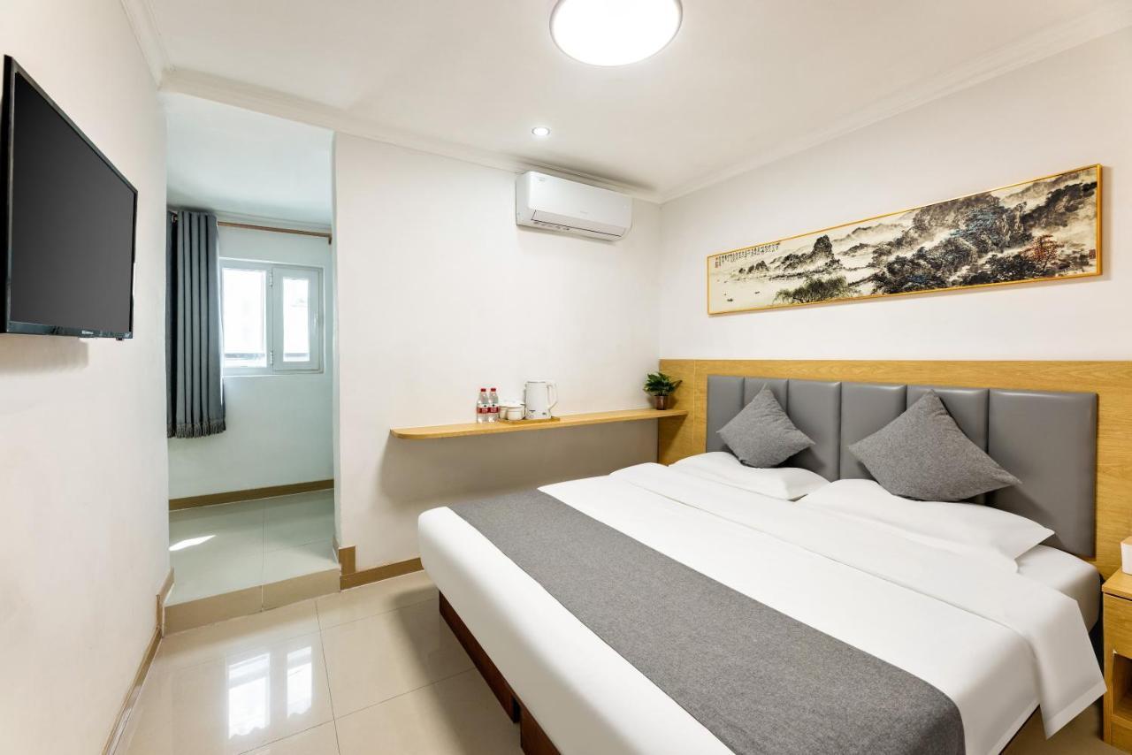 Happy Dragon Hotel -- Nearby Tiananmen Square & Forbidden City & Wangfujing Street & Line 5,6,8 Subway Nearby & Free Coffee & Free Laundry & Fluent English Speaking & Tourist Attractions Ticket Service & Free Wifi Unlimited For Western Software Beijing Bagian luar foto