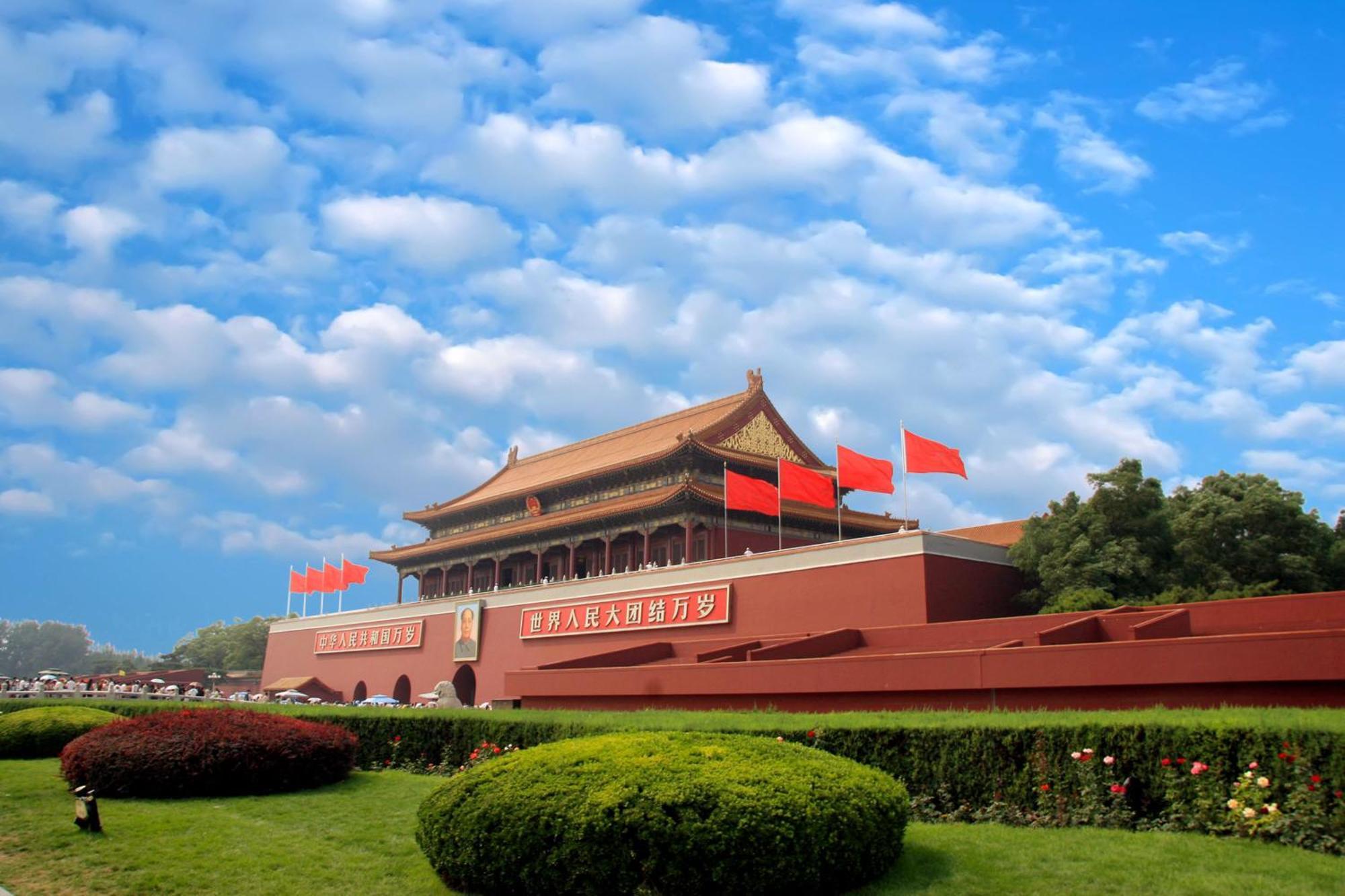 Happy Dragon Hotel -- Nearby Tiananmen Square & Forbidden City & Wangfujing Street & Line 5,6,8 Subway Nearby & Free Coffee & Free Laundry & Fluent English Speaking & Tourist Attractions Ticket Service & Free Wifi Unlimited For Western Software Beijing Bagian luar foto