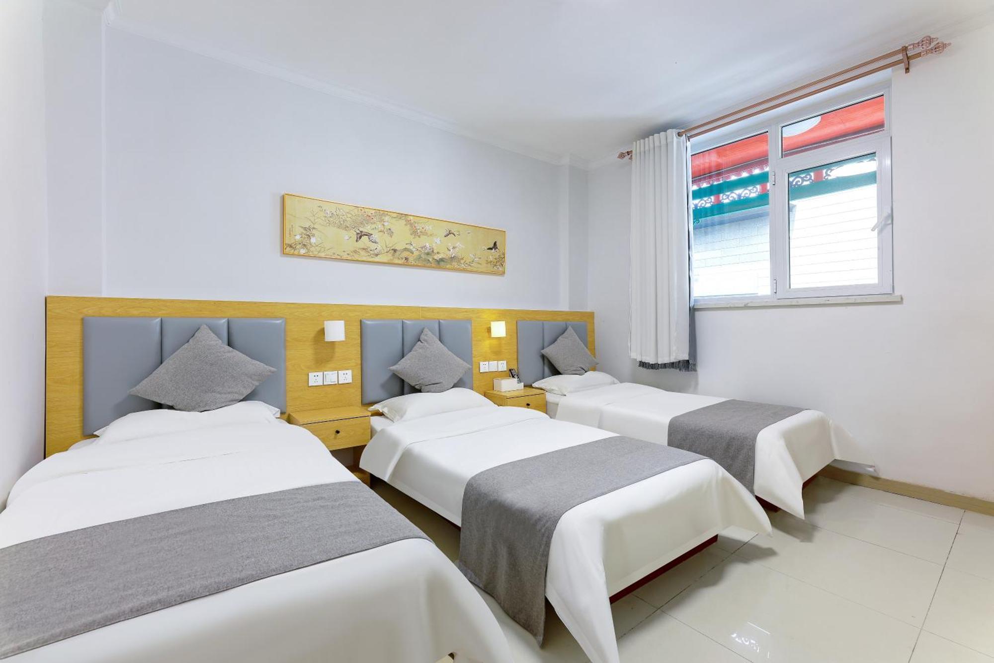 Happy Dragon Hotel -- Nearby Tiananmen Square & Forbidden City & Wangfujing Street & Line 5,6,8 Subway Nearby & Free Coffee & Free Laundry & Fluent English Speaking & Tourist Attractions Ticket Service & Free Wifi Unlimited For Western Software Beijing Bagian luar foto
