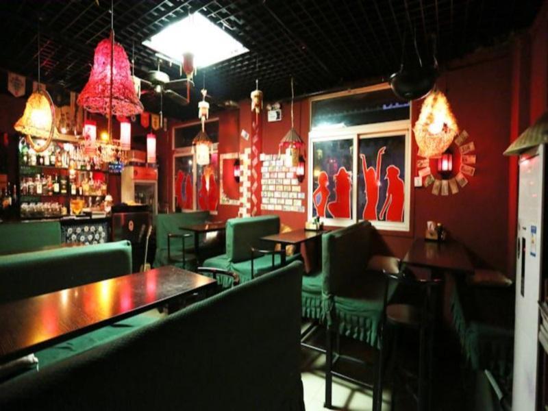Happy Dragon Hotel -- Nearby Tiananmen Square & Forbidden City & Wangfujing Street & Line 5,6,8 Subway Nearby & Free Coffee & Free Laundry & Fluent English Speaking & Tourist Attractions Ticket Service & Free Wifi Unlimited For Western Software Beijing Bagian luar foto