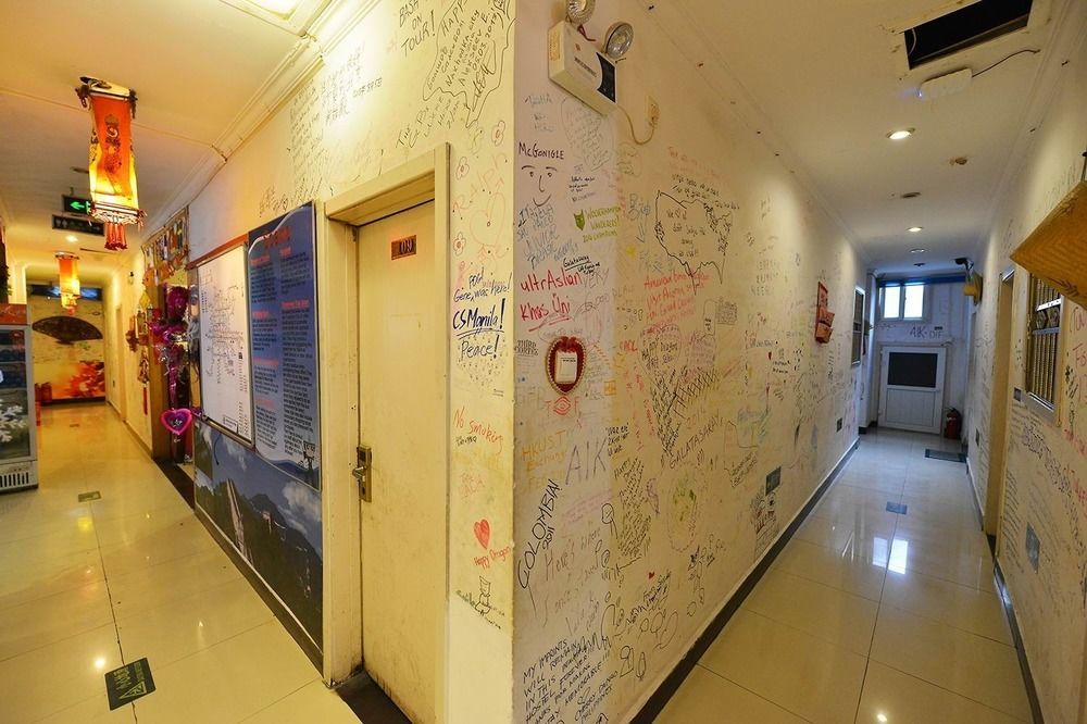 Happy Dragon Hotel -- Nearby Tiananmen Square & Forbidden City & Wangfujing Street & Line 5,6,8 Subway Nearby & Free Coffee & Free Laundry & Fluent English Speaking & Tourist Attractions Ticket Service & Free Wifi Unlimited For Western Software Beijing Bagian luar foto