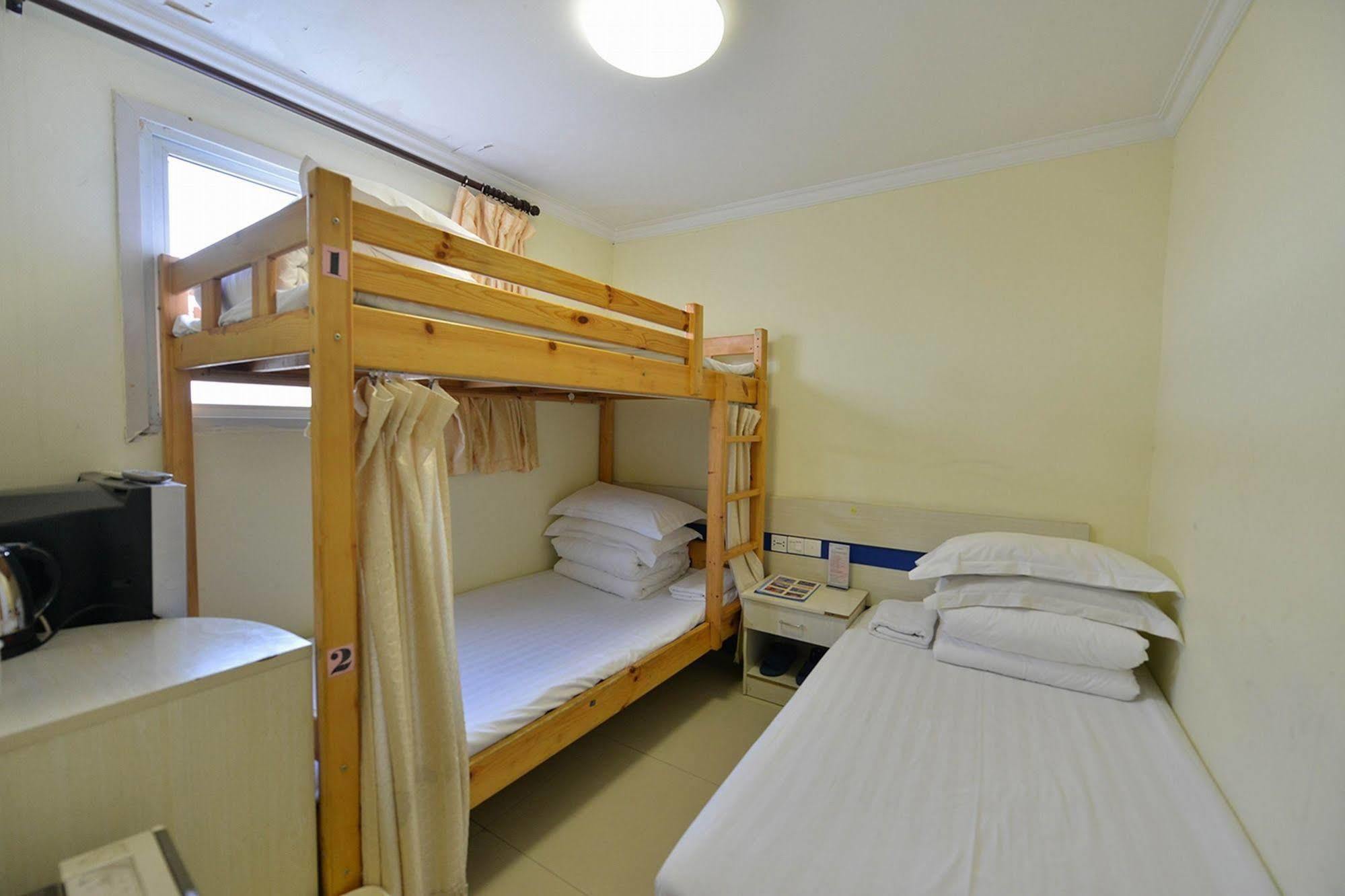 Happy Dragon Hotel -- Nearby Tiananmen Square & Forbidden City & Wangfujing Street & Line 5,6,8 Subway Nearby & Free Coffee & Free Laundry & Fluent English Speaking & Tourist Attractions Ticket Service & Free Wifi Unlimited For Western Software Beijing Bagian luar foto