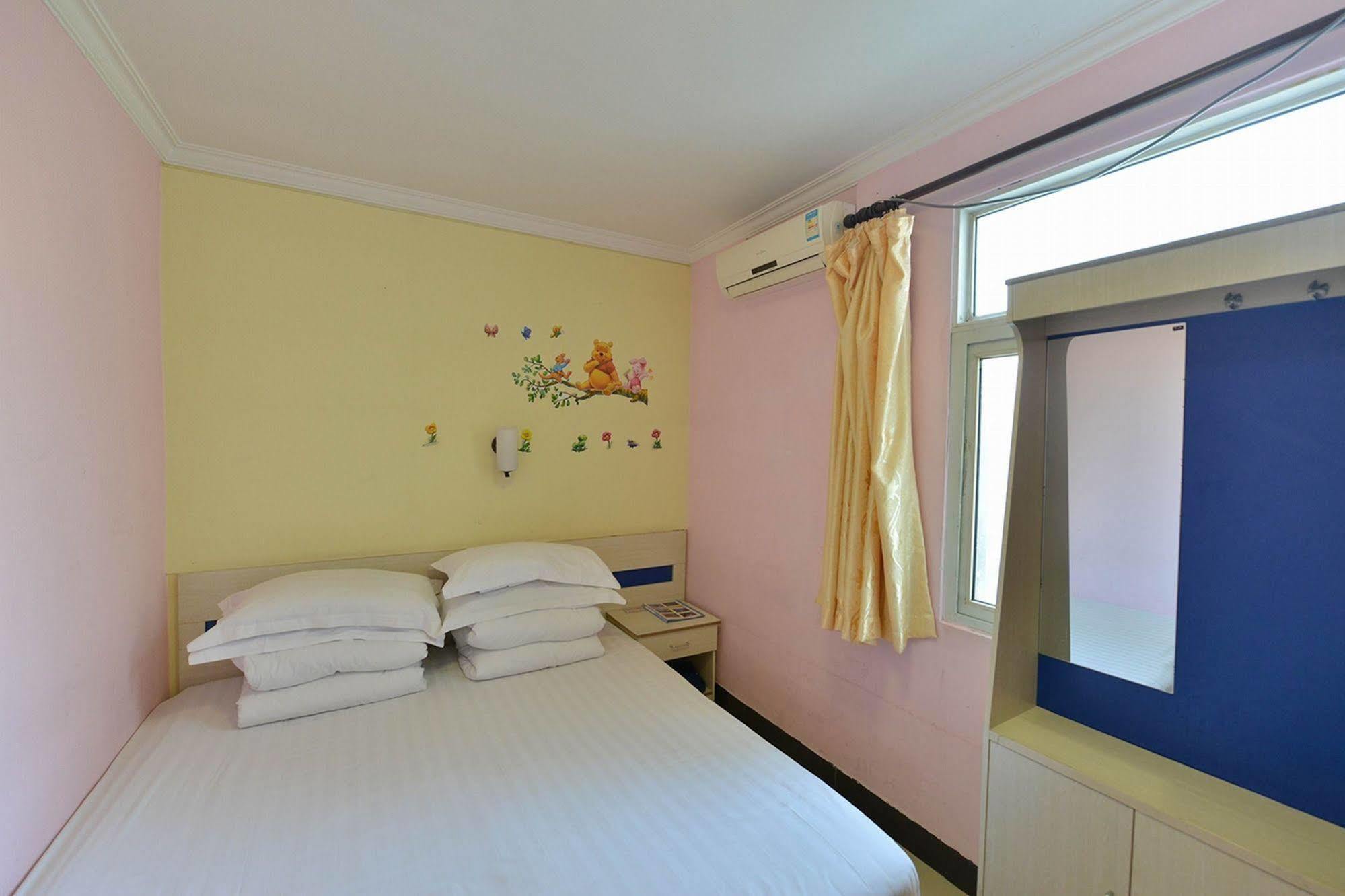 Happy Dragon Hotel -- Nearby Tiananmen Square & Forbidden City & Wangfujing Street & Line 5,6,8 Subway Nearby & Free Coffee & Free Laundry & Fluent English Speaking & Tourist Attractions Ticket Service & Free Wifi Unlimited For Western Software Beijing Bagian luar foto